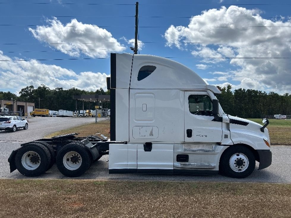 Sleeper Tractor-Heavy Duty Tractors-Freightliner-2021-T12664ST-Tuscaloosa-AL-480,056\n\t\tmiles-$ 68,000 - Image 7