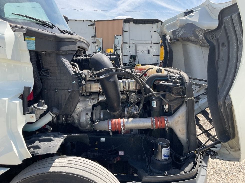 Sleeper Tractor-Heavy Duty Tractors-Freightliner-2021-T12664ST-Valdosta-GA-300,001\n\t\tmiles-$ 81,500 - Image 20