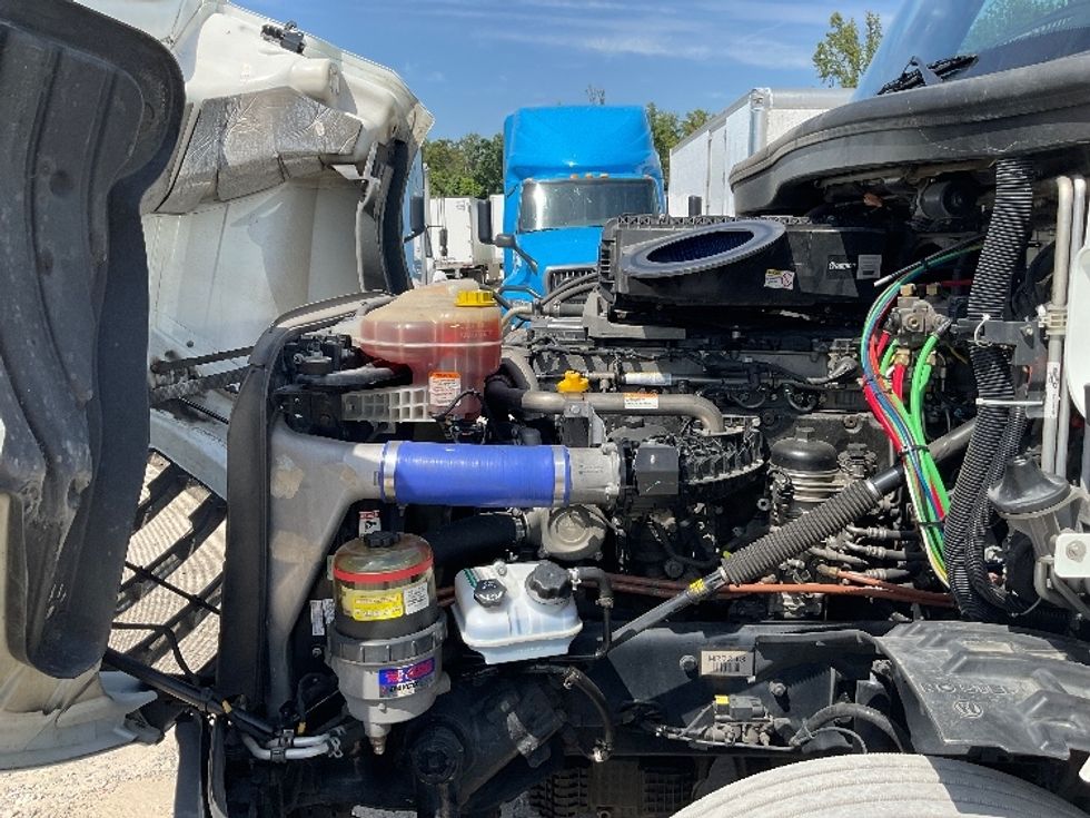 Sleeper Tractor-Heavy Duty Tractors-Freightliner-2021-T12664ST-Valdosta-GA-300,001\n\t\tmiles-$ 81,500 - Image 21