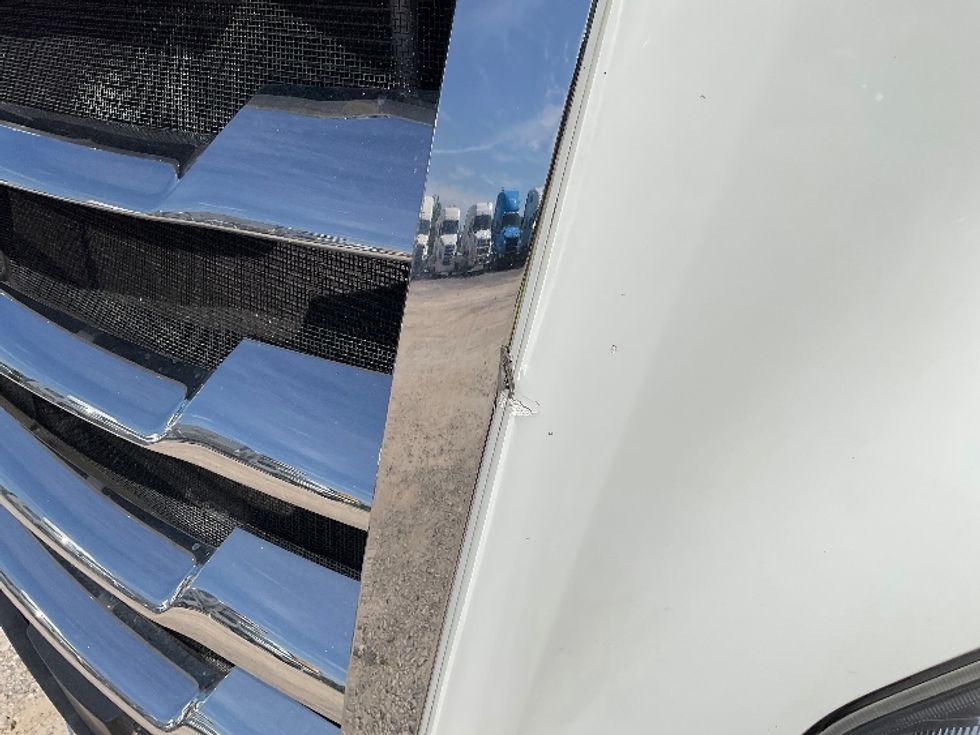 Sleeper Tractor-Heavy Duty Tractors-Freightliner-2021-T12664ST-Valdosta-GA-300,001\n\t\tmiles-$ 81,500 - Image 23