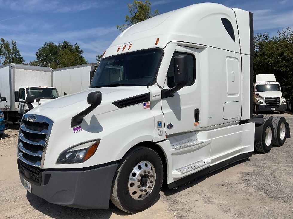 Sleeper Tractor-Heavy Duty Tractors-Freightliner-2021-T12664ST-Valdosta-GA-300,001\n\t\tmiles-$ 81,500 - Image 3
