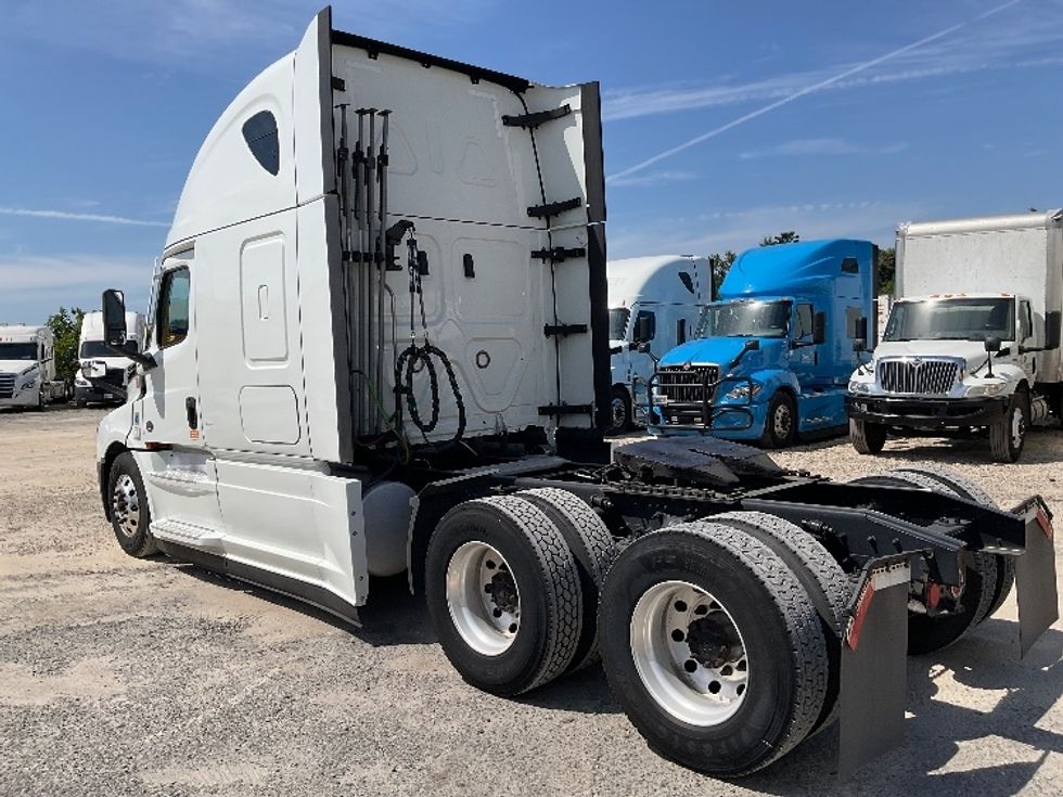Sleeper Tractor-Heavy Duty Tractors-Freightliner-2021-T12664ST-Valdosta-GA-300,001\n\t\tmiles-$ 81,500 - Image 5