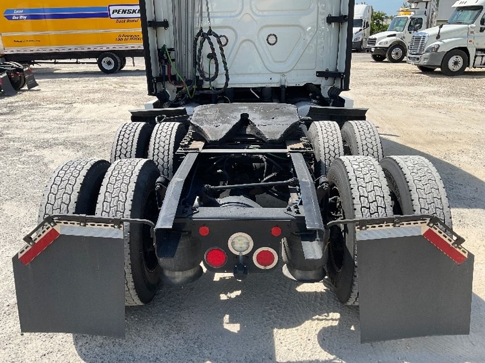 Sleeper Tractor-Heavy Duty Tractors-Freightliner-2021-T12664ST-Valdosta-GA-300,001\n\t\tmiles-$ 81,500 - Image 6