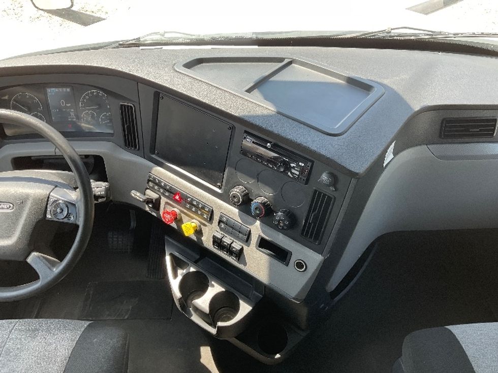 Sleeper Tractor-Heavy Duty Tractors-Freightliner-2021-T12664ST-Valdosta-GA-387,511\n\t\tmiles-$ 75,750 - Image 12