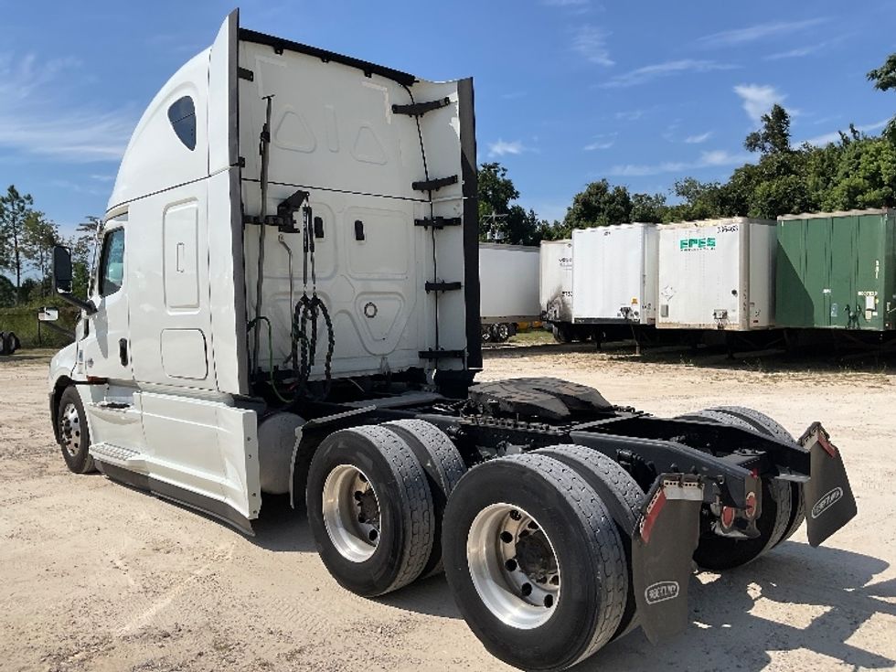 Sleeper Tractor-Heavy Duty Tractors-Freightliner-2021-T12664ST-Valdosta-GA-387,511\n\t\tmiles-$ 75,750 - Image 5