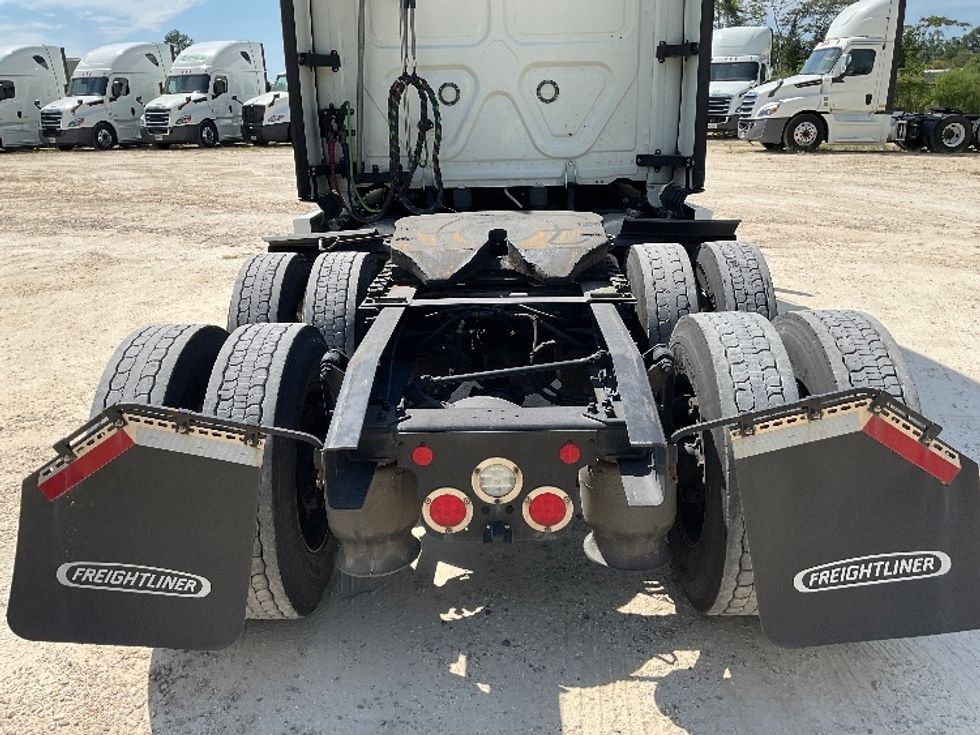 Sleeper Tractor-Heavy Duty Tractors-Freightliner-2021-T12664ST-Valdosta-GA-387,511\n\t\tmiles-$ 75,750 - Image 6