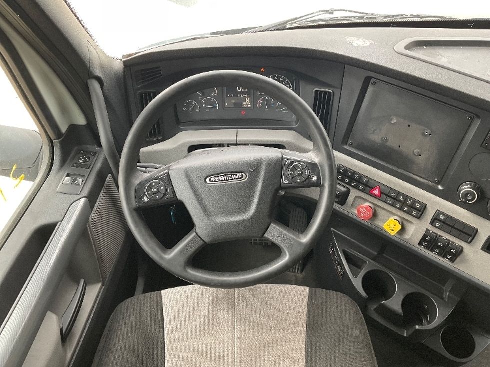 Sleeper Tractor-Heavy Duty Tractors-Freightliner-2021-T12664ST-Valdosta-GA-413,943\n\t\tmiles-$ 73,500 - Image 11