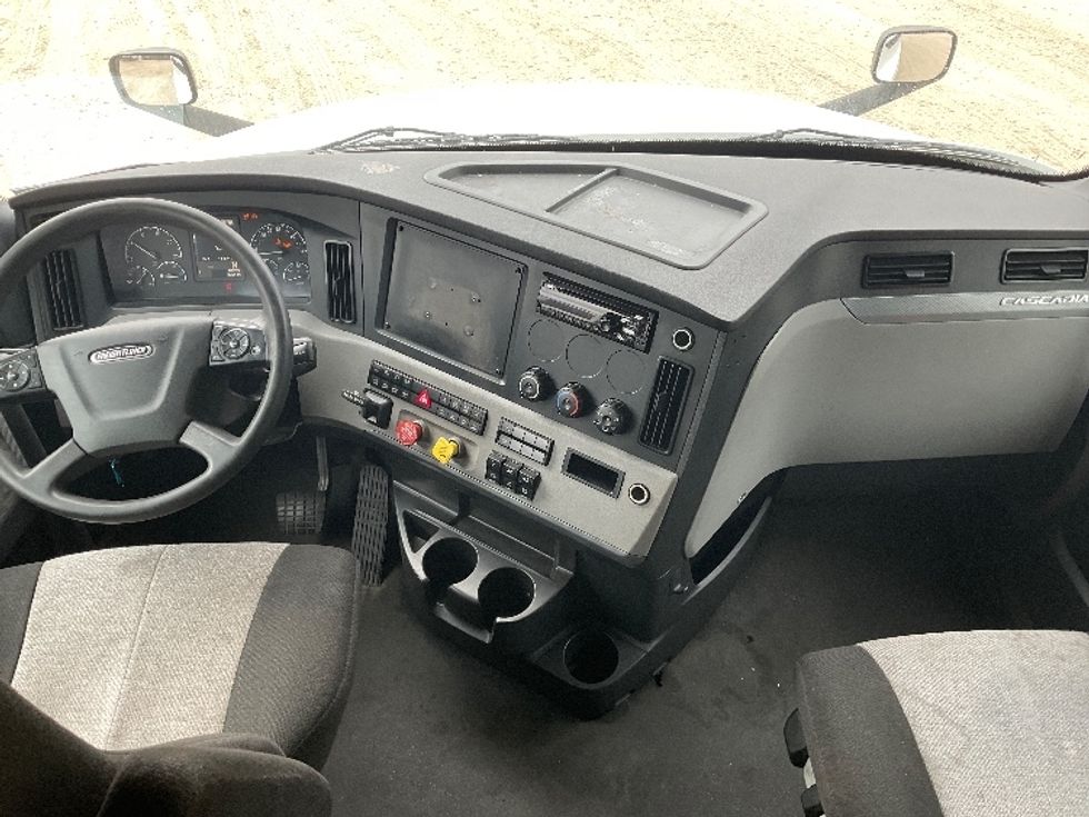 Sleeper Tractor-Heavy Duty Tractors-Freightliner-2021-T12664ST-Valdosta-GA-413,943\n\t\tmiles-$ 73,500 - Image 12