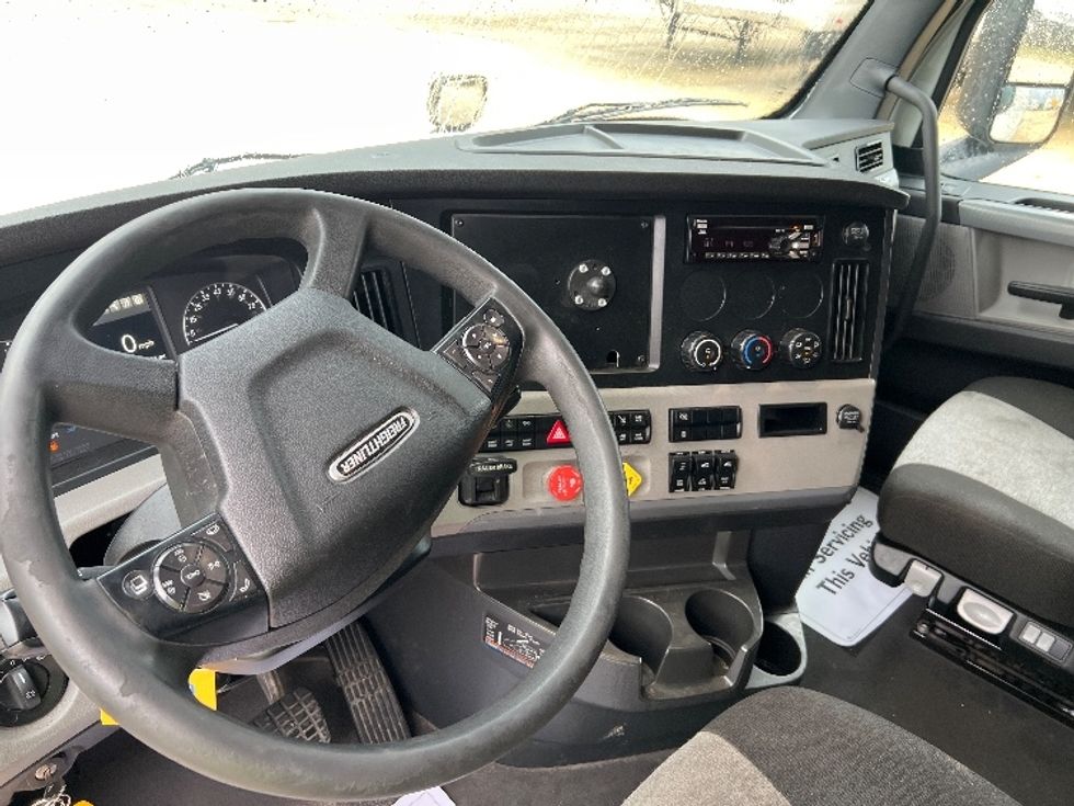 Sleeper Tractor-Heavy Duty Tractors-Freightliner-2021-T12664ST-Valdosta-GA-423,121\n\t\tmiles-$ 73,500 - Image 10