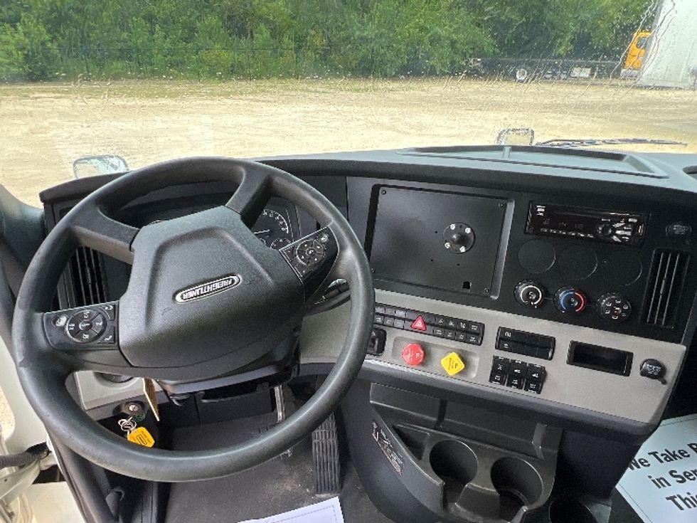 Sleeper Tractor-Heavy Duty Tractors-Freightliner-2021-T12664ST-Valdosta-GA-423,121\n\t\tmiles-$ 73,500 - Image 11