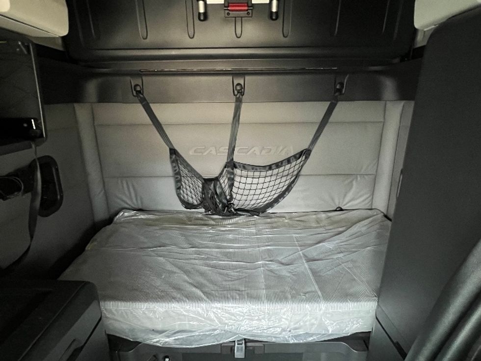 Sleeper Tractor-Heavy Duty Tractors-Freightliner-2021-T12664ST-Valdosta-GA-423,121\n\t\tmiles-$ 73,500 - Image 17