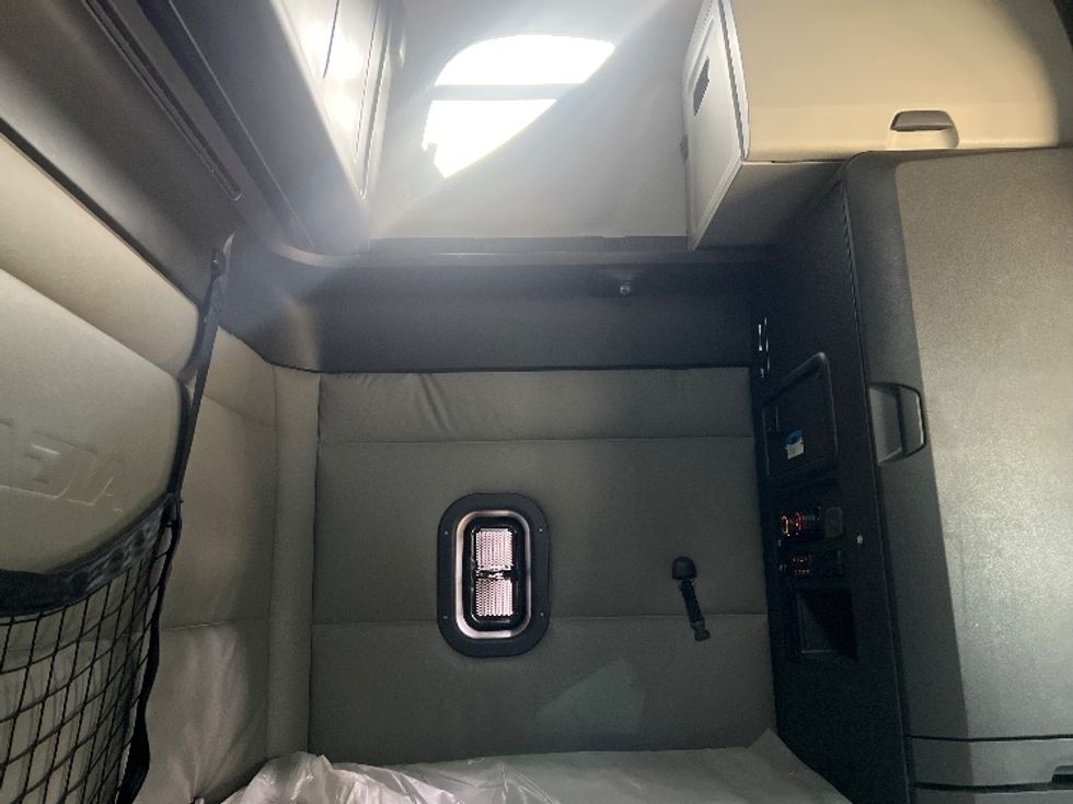 Sleeper Tractor-Heavy Duty Tractors-Freightliner-2021-T12664ST-Valdosta-GA-423,121\n\t\tmiles-$ 73,500 - Image 18