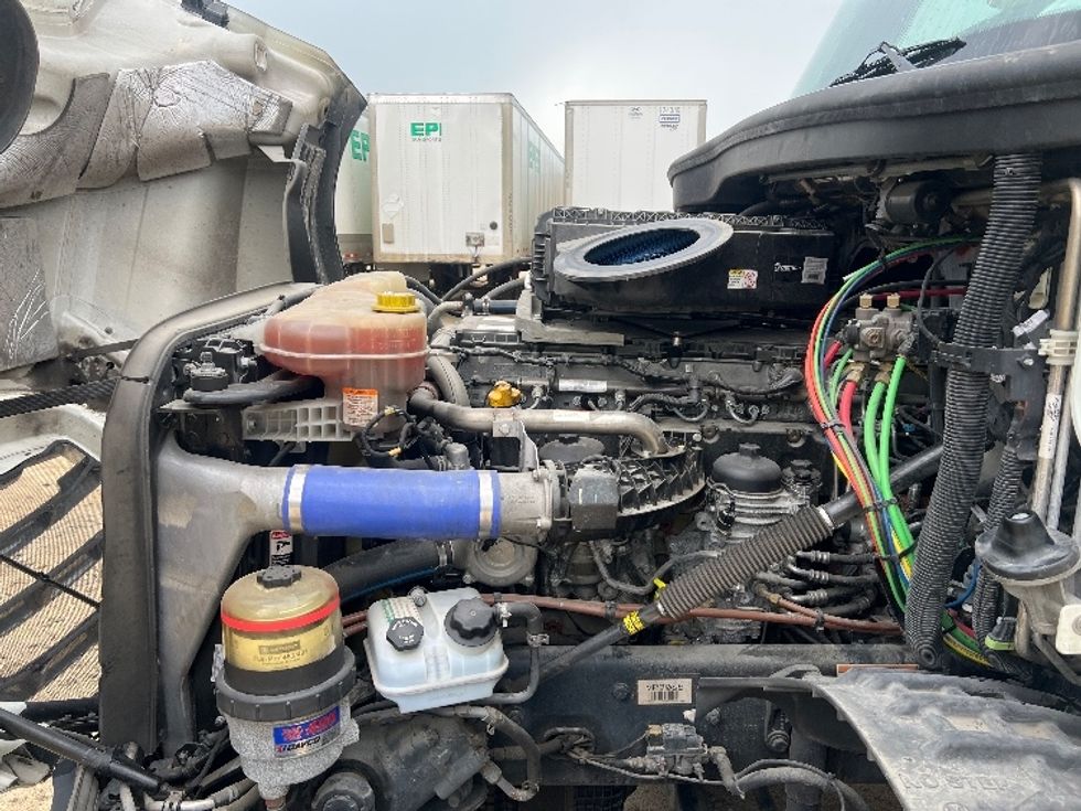 Sleeper Tractor-Heavy Duty Tractors-Freightliner-2021-T12664ST-Valdosta-GA-423,121\n\t\tmiles-$ 73,500 - Image 21