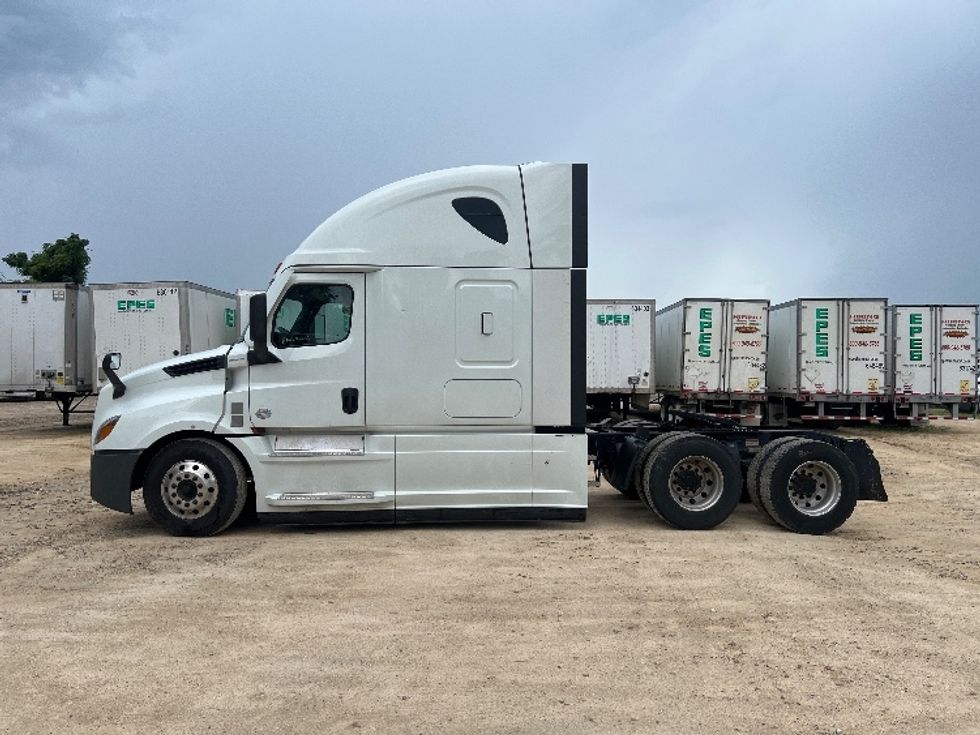 Sleeper Tractor-Heavy Duty Tractors-Freightliner-2021-T12664ST-Valdosta-GA-423,121\n\t\tmiles-$ 73,500 - Image 4