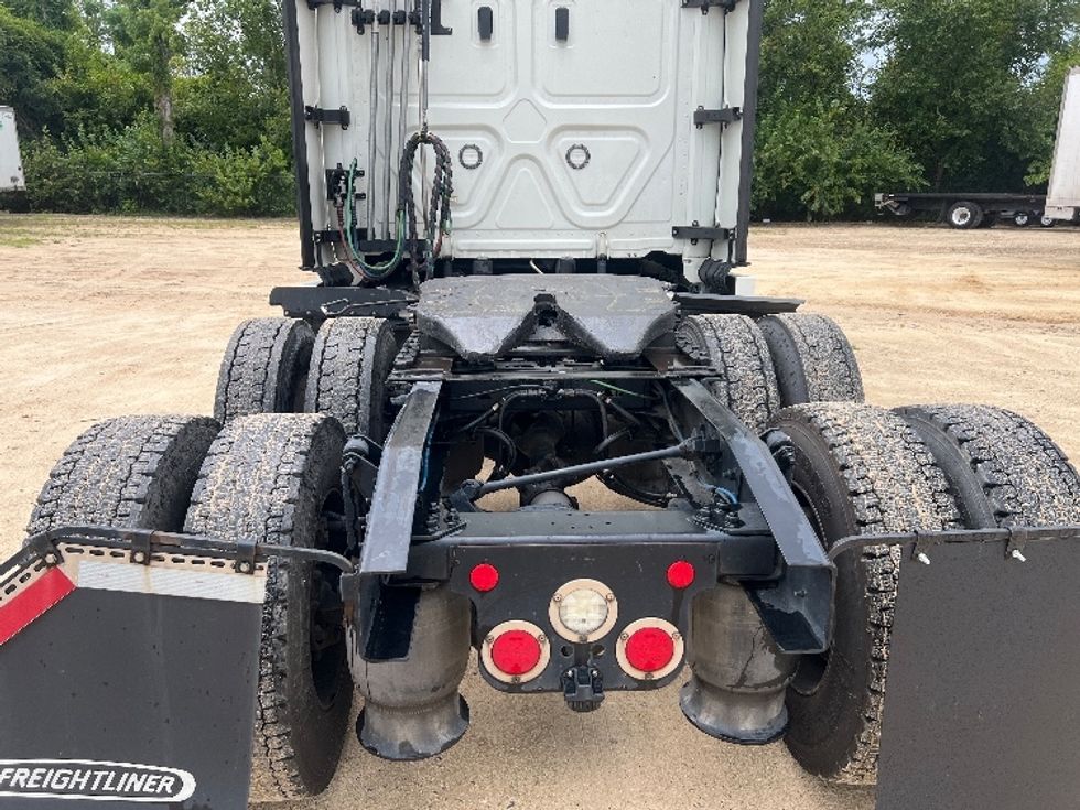 Sleeper Tractor-Heavy Duty Tractors-Freightliner-2021-T12664ST-Valdosta-GA-423,121\n\t\tmiles-$ 73,500 - Image 6