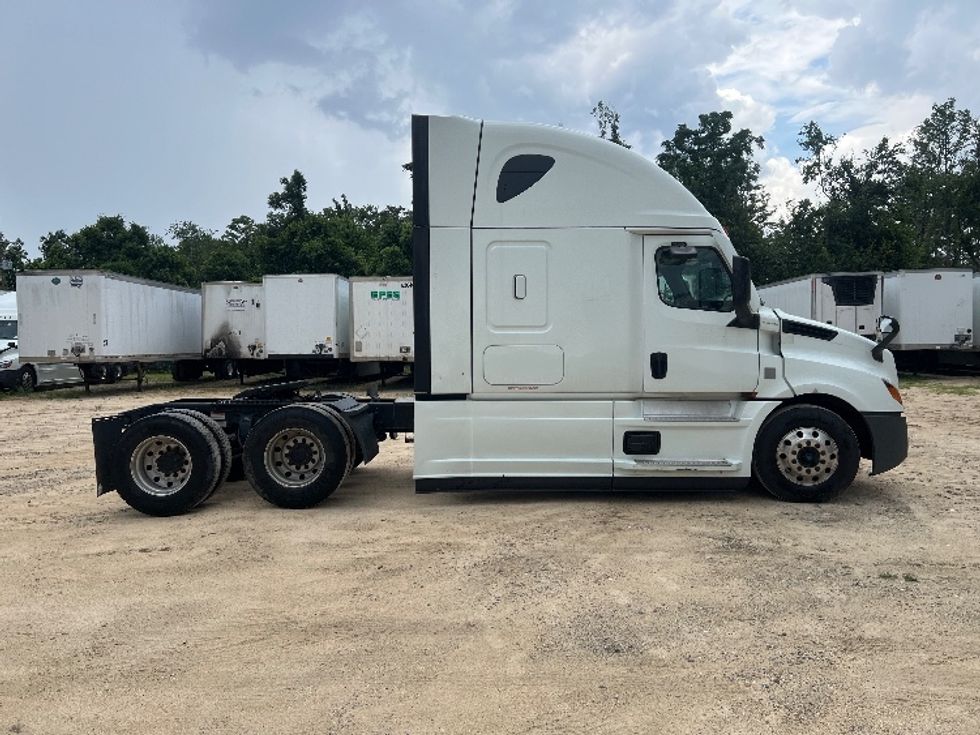 Sleeper Tractor-Heavy Duty Tractors-Freightliner-2021-T12664ST-Valdosta-GA-423,121\n\t\tmiles-$ 73,500 - Image 8