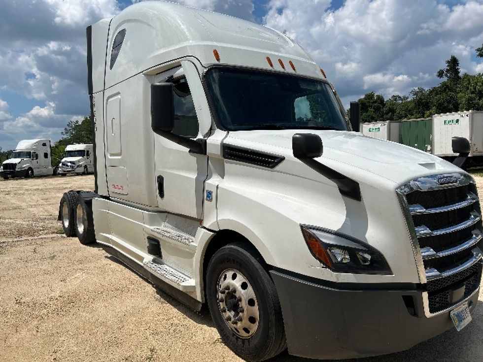 Sleeper Tractor-Heavy Duty Tractors-Freightliner-2021-T12664ST-Valdosta-GA-424,952\n\t\tmiles-$ 72,750 - Image 1