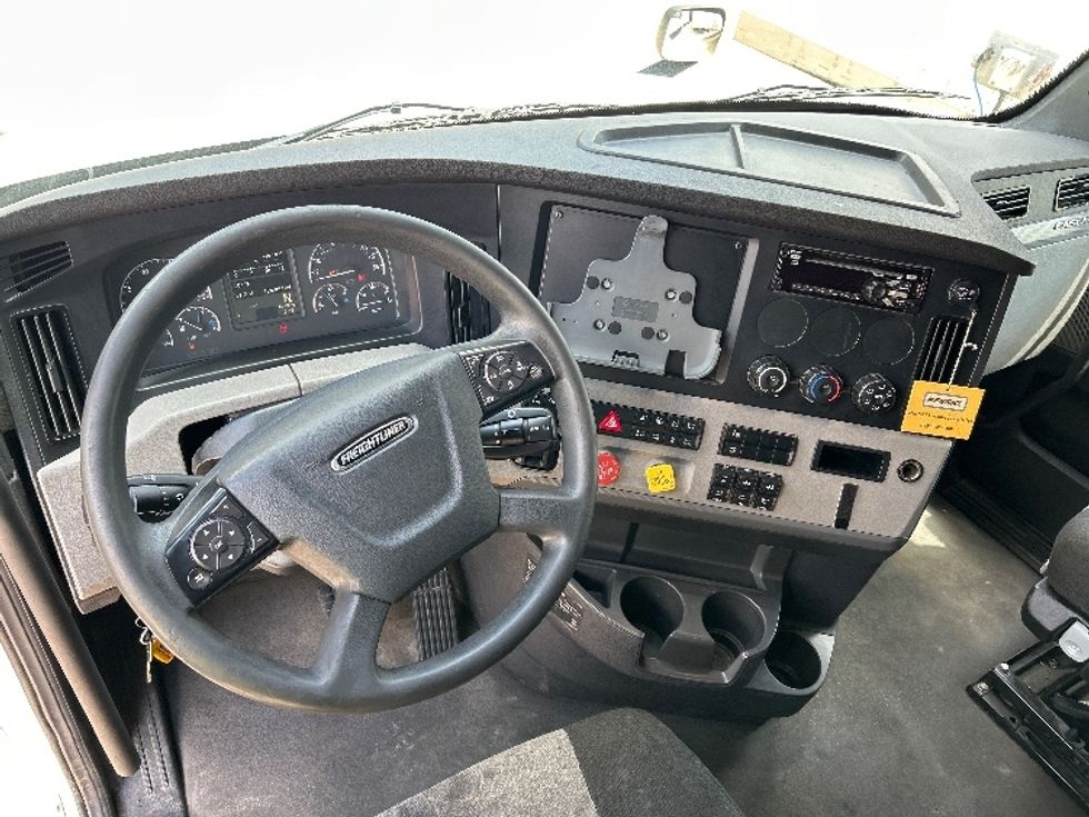 Sleeper Tractor-Heavy Duty Tractors-Freightliner-2021-T12664ST-Valdosta-GA-424,952\n\t\tmiles-$ 72,750 - Image 11