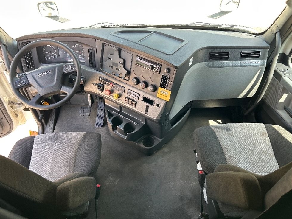 Sleeper Tractor-Heavy Duty Tractors-Freightliner-2021-T12664ST-Valdosta-GA-424,952\n\t\tmiles-$ 72,750 - Image 12