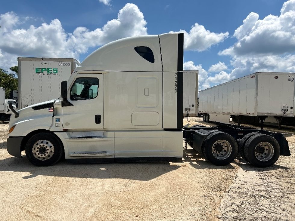 Sleeper Tractor-Heavy Duty Tractors-Freightliner-2021-T12664ST-Valdosta-GA-424,952\n\t\tmiles-$ 72,750 - Image 4