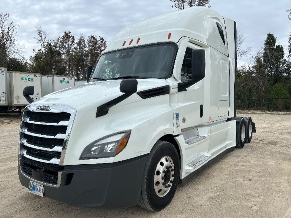 Sleeper Tractor-Heavy Duty Tractors-Freightliner-2021-T12664ST-Valdosta-GA-451,666\n\t\tmiles-$ 65,500 - Image 3