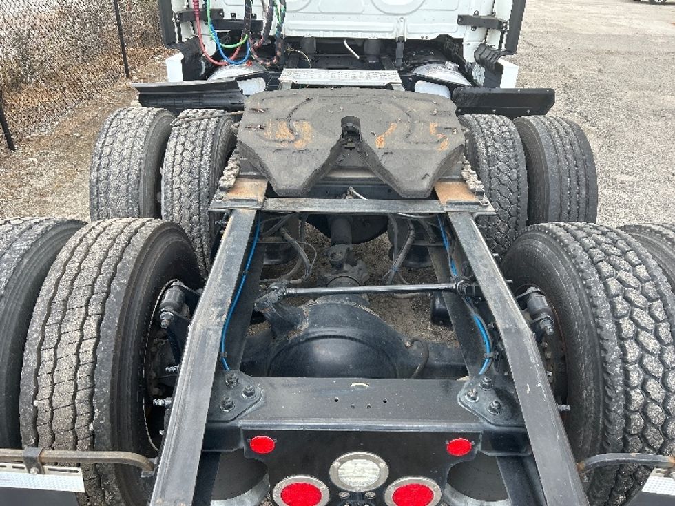 Sleeper Tractor-Heavy Duty Tractors-Freightliner-2021-T12664ST-Valdosta-GA-451,666\n\t\tmiles-$ 65,500 - Image 6