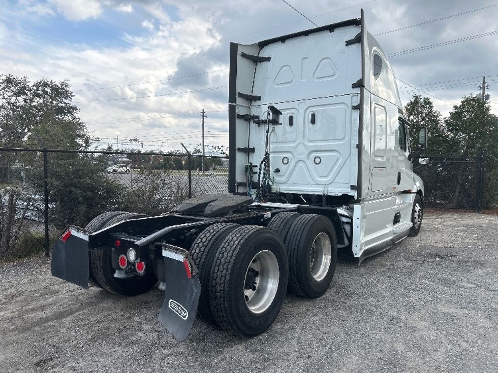 Sleeper Tractor-Heavy Duty Tractors-Freightliner-2021-T12664ST-Valdosta-GA-451,666\n\t\tmiles-$ 65,500 - Image 7
