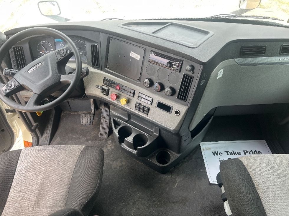 Sleeper Tractor-Heavy Duty Tractors-Freightliner-2021-T12664ST-Valdosta-GA-457,149\n\t\tmiles-$ 69,500 - Image 12