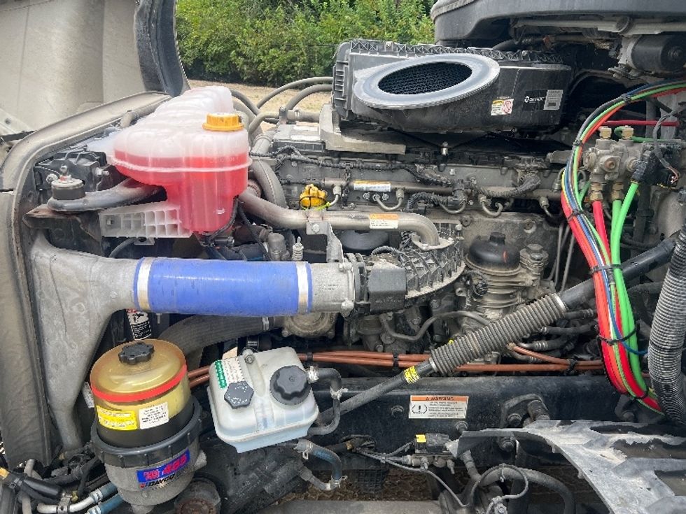 Sleeper Tractor-Heavy Duty Tractors-Freightliner-2021-T12664ST-Valdosta-GA-457,149\n\t\tmiles-$ 69,500 - Image 21