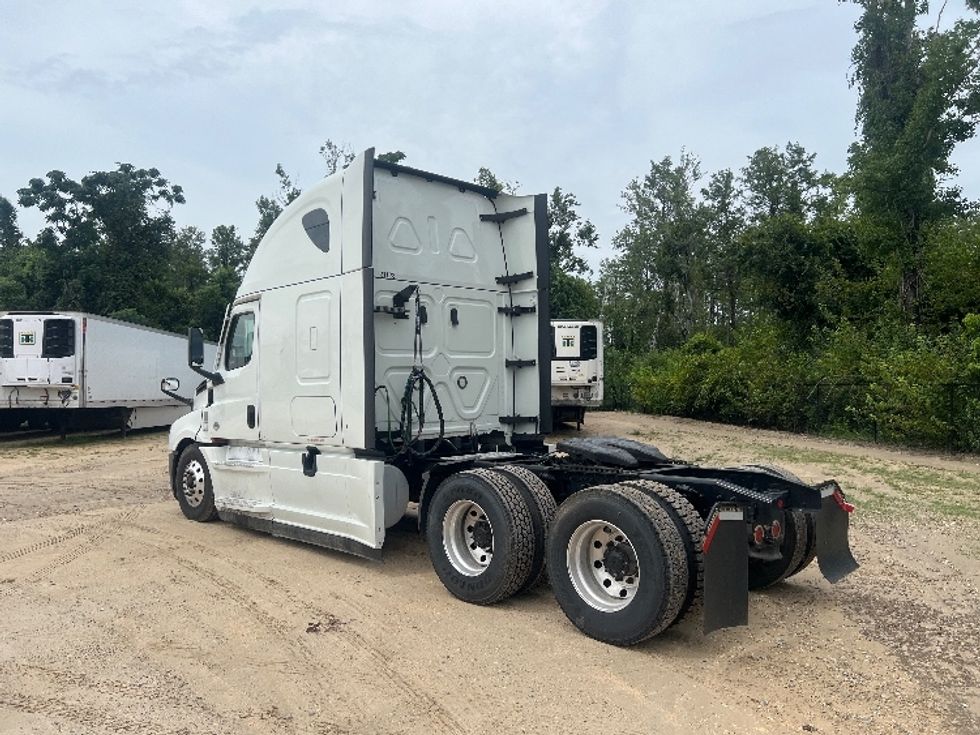 Sleeper Tractor-Heavy Duty Tractors-Freightliner-2021-T12664ST-Valdosta-GA-457,149\n\t\tmiles-$ 69,500 - Image 5