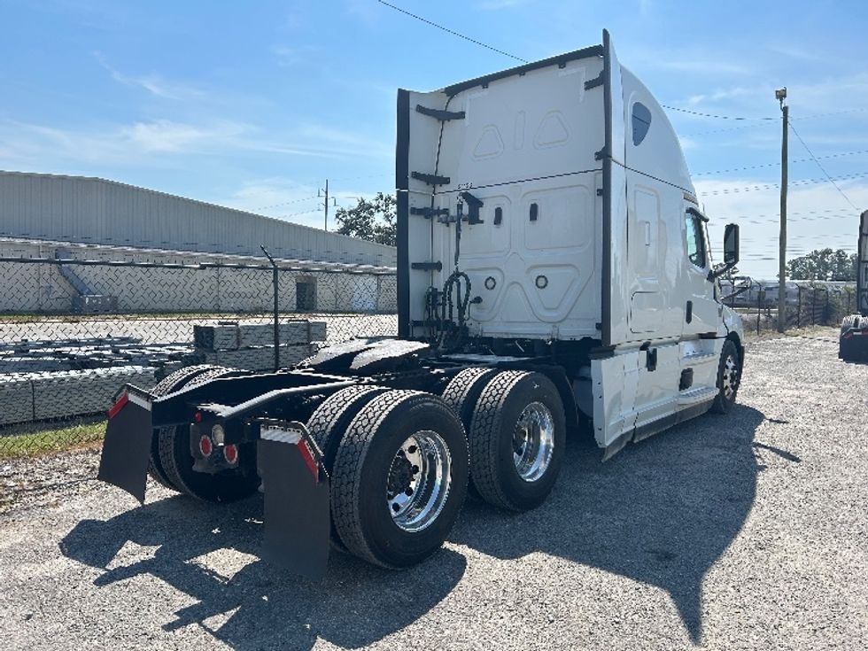 Sleeper Tractor-Heavy Duty Tractors-Freightliner-2021-T12664ST-Valdosta-GA-457,149\n\t\tmiles-$ 69,500 - Image 7