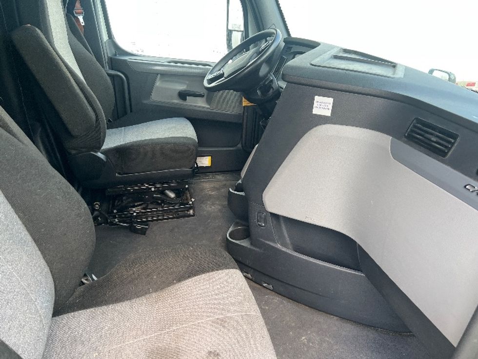 Sleeper Tractor-Heavy Duty Tractors-Freightliner-2021-T12664ST-Valdosta-GA-458,568\n\t\tmiles-$ 69,250 - Image 15