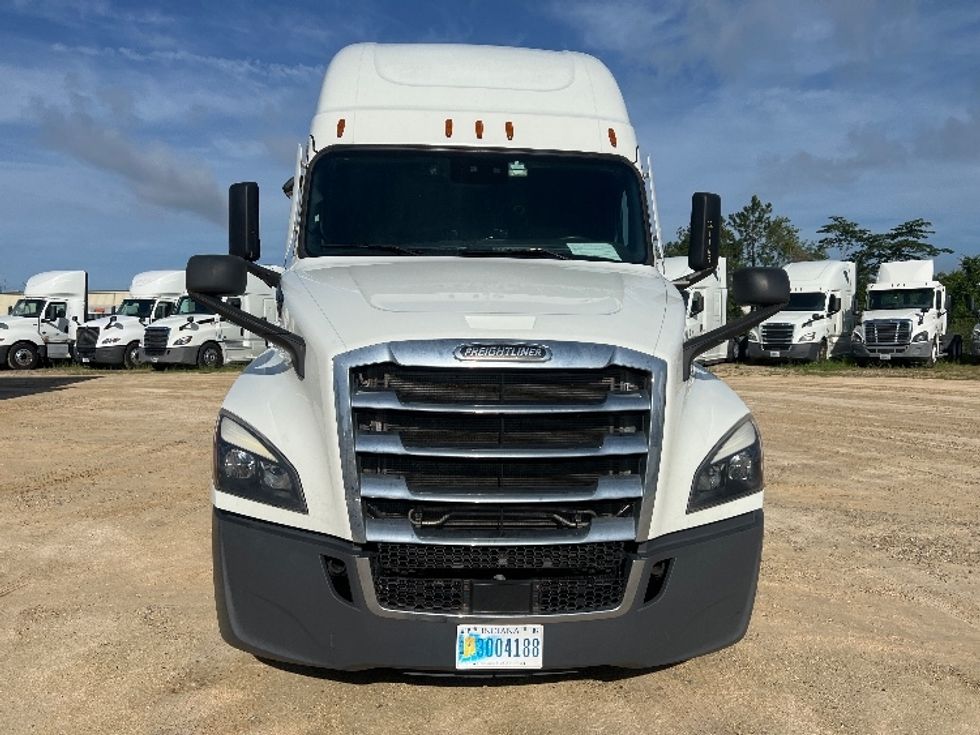 Sleeper Tractor-Heavy Duty Tractors-Freightliner-2021-T12664ST-Valdosta-GA-458,568\n\t\tmiles-$ 69,250 - Image 2