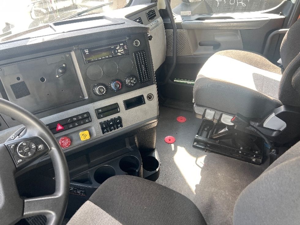 Sleeper Tractor-Heavy Duty Tractors-Freightliner-2021-T12664ST-Valdosta-GA-508,036\n\t\tmiles-$ 65,000 - Image 10