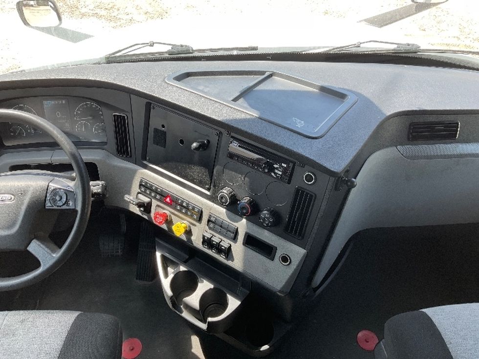 Sleeper Tractor-Heavy Duty Tractors-Freightliner-2021-T12664ST-Valdosta-GA-508,036\n\t\tmiles-$ 65,000 - Image 12