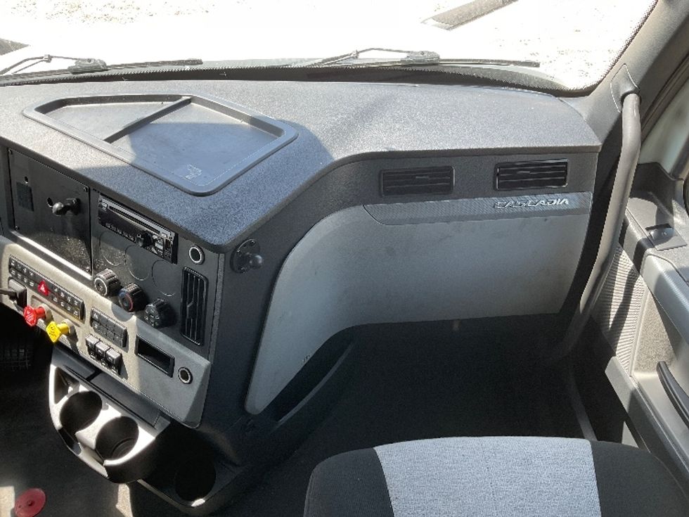 Sleeper Tractor-Heavy Duty Tractors-Freightliner-2021-T12664ST-Valdosta-GA-508,036\n\t\tmiles-$ 65,000 - Image 14