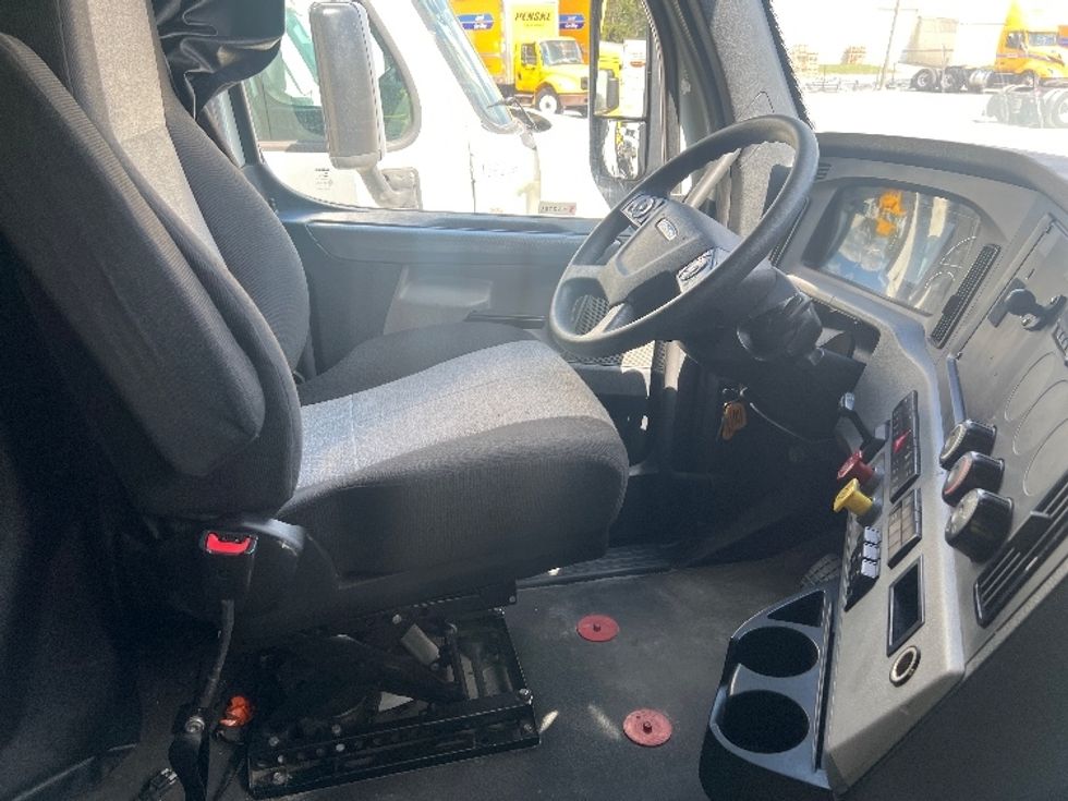 Sleeper Tractor-Heavy Duty Tractors-Freightliner-2021-T12664ST-Valdosta-GA-508,036\n\t\tmiles-$ 65,000 - Image 15