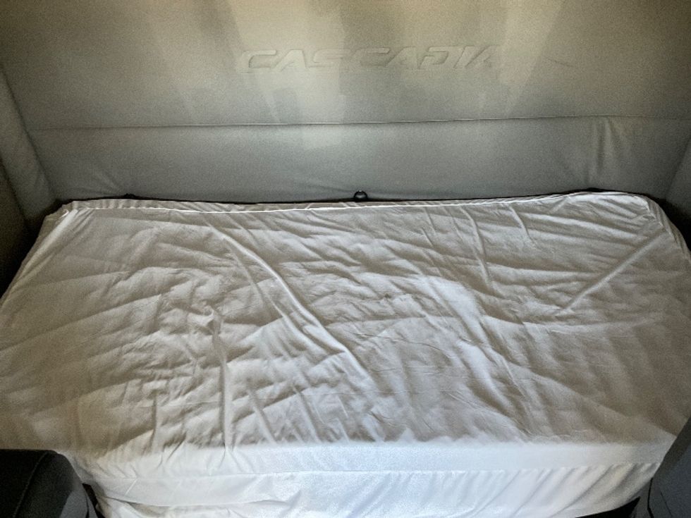 Sleeper Tractor-Heavy Duty Tractors-Freightliner-2021-T12664ST-Valdosta-GA-508,036\n\t\tmiles-$ 65,000 - Image 17