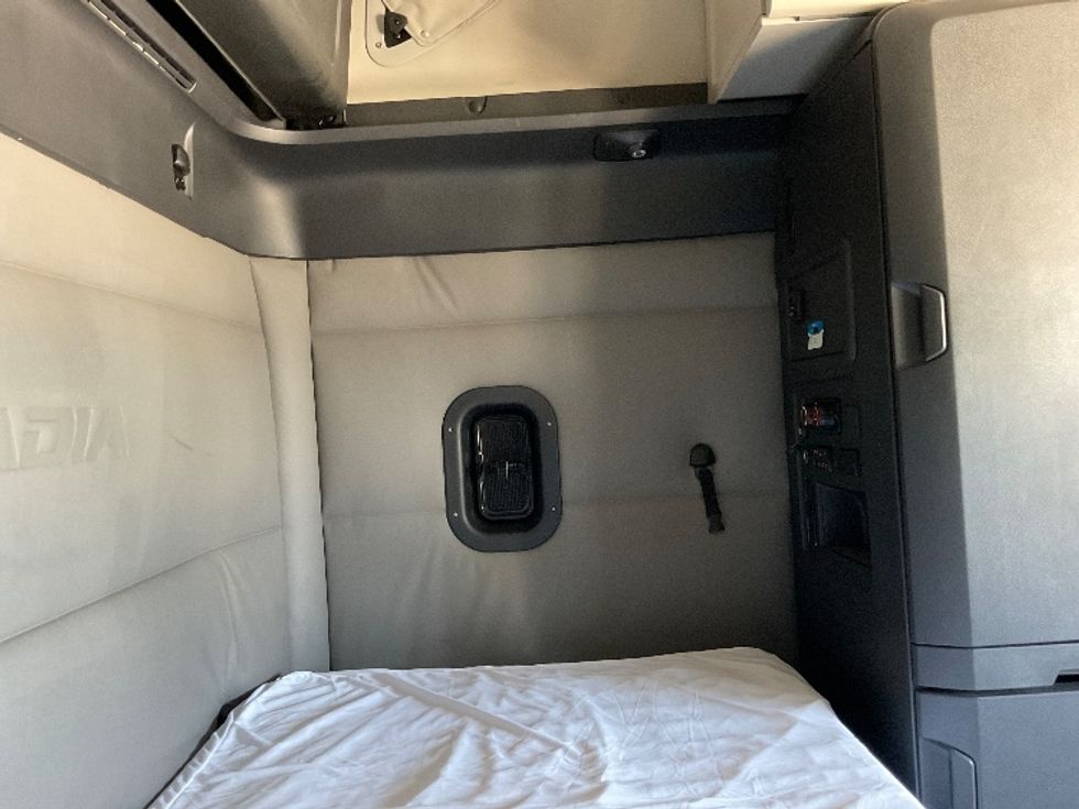 Sleeper Tractor-Heavy Duty Tractors-Freightliner-2021-T12664ST-Valdosta-GA-508,036\n\t\tmiles-$ 65,000 - Image 18