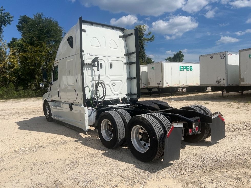 Sleeper Tractor-Heavy Duty Tractors-Freightliner-2021-T12664ST-Valdosta-GA-508,036\n\t\tmiles-$ 65,000 - Image 5