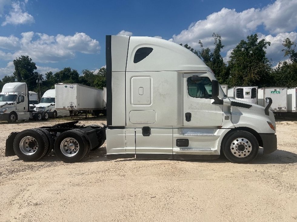 Sleeper Tractor-Heavy Duty Tractors-Freightliner-2021-T12664ST-Valdosta-GA-508,036\n\t\tmiles-$ 65,000 - Image 8
