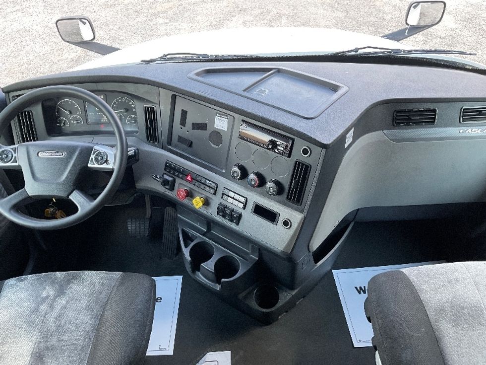 Sleeper Tractor-Heavy Duty Tractors-Freightliner-2021-T12664ST-Valdosta-GA-635,071\n\t\tmiles-$ 51,500 - Image 12