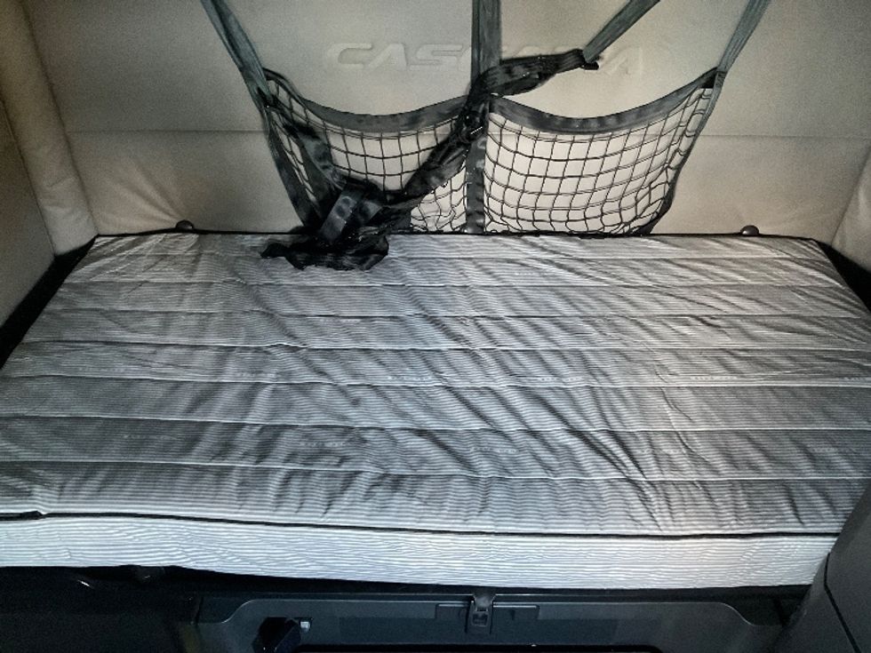 Sleeper Tractor-Heavy Duty Tractors-Freightliner-2021-T12664ST-Valdosta-GA-635,071\n\t\tmiles-$ 51,500 - Image 17