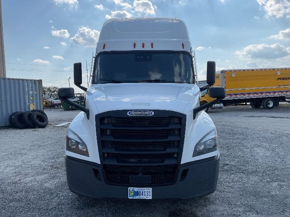 Sleeper Tractor-Heavy Duty Tractors-Freightliner-2021-T12664ST-Valdosta-GA-635,071\n\t\tmiles-$ 51,500 - Image 2