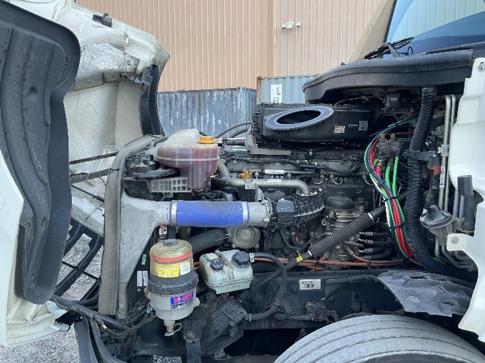 Sleeper Tractor-Heavy Duty Tractors-Freightliner-2021-T12664ST-Valdosta-GA-635,071\n\t\tmiles-$ 51,500 - Image 21