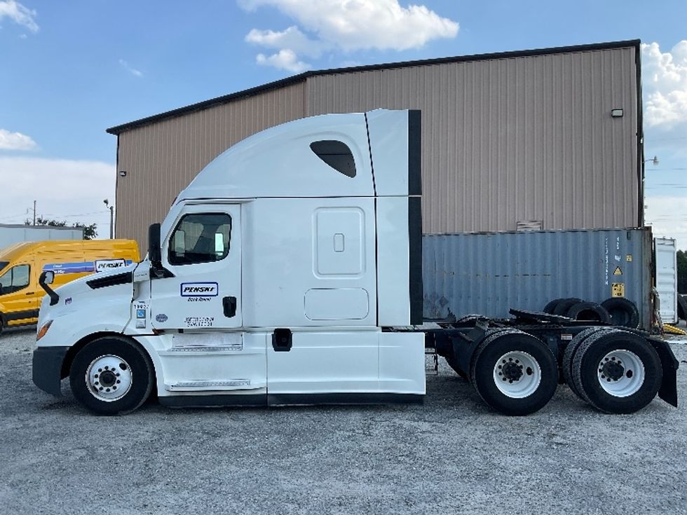 Sleeper Tractor-Heavy Duty Tractors-Freightliner-2021-T12664ST-Valdosta-GA-635,071\n\t\tmiles-$ 51,500 - Image 4