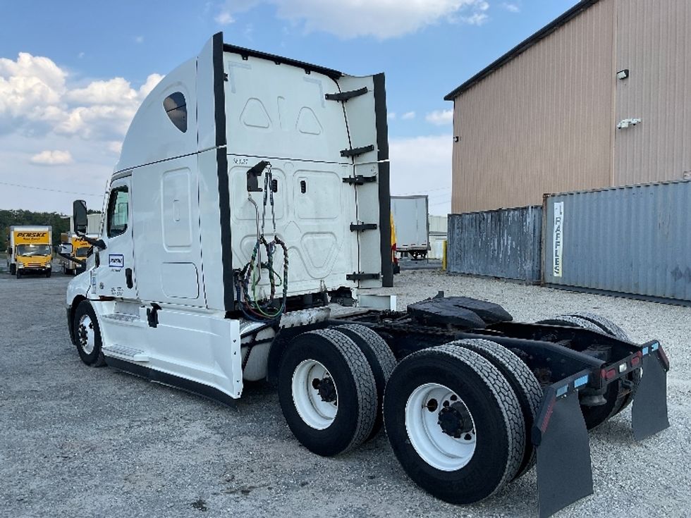 Sleeper Tractor-Heavy Duty Tractors-Freightliner-2021-T12664ST-Valdosta-GA-635,071\n\t\tmiles-$ 51,500 - Image 5