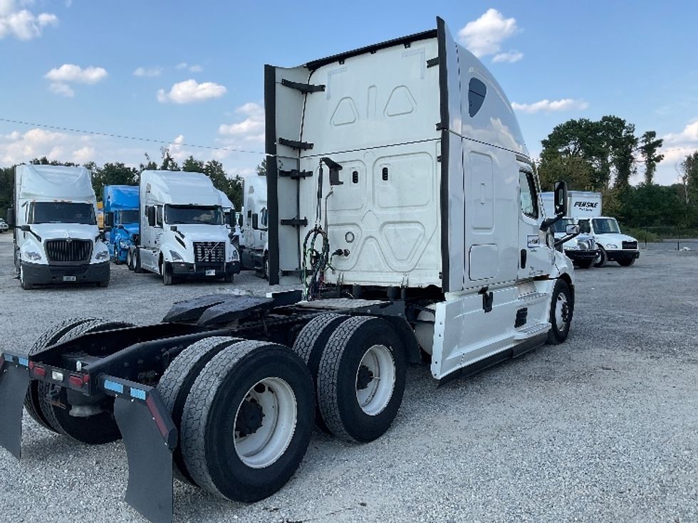 Sleeper Tractor-Heavy Duty Tractors-Freightliner-2021-T12664ST-Valdosta-GA-635,071\n\t\tmiles-$ 51,500 - Image 7