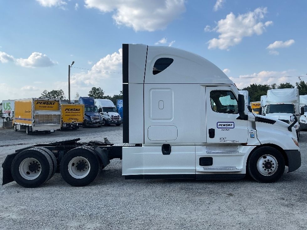 Sleeper Tractor-Heavy Duty Tractors-Freightliner-2021-T12664ST-Valdosta-GA-635,071\n\t\tmiles-$ 51,500 - Image 8
