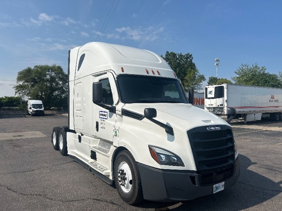 Sleeper Tractor-Heavy Duty Tractors-Freightliner-2021-T12664ST-Warren-MI-483,138\n\t\tmiles-$ 70,750 - Image 1